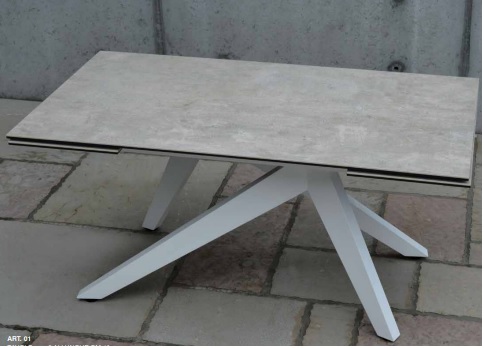 Tavolo con basamento in metallo e piano in vetro ceramica misura cm.160x90 aperto 240x90
